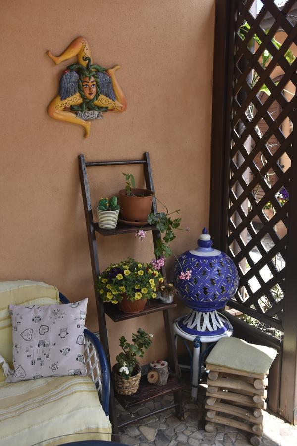 B&B Villa Liliya Фиумефредо ди Сицилия Екстериор снимка